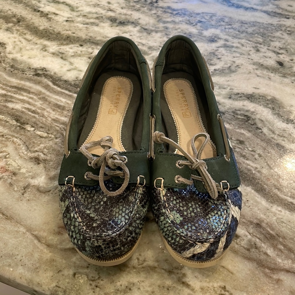 Women’s 5.5 Sperry Topsiders